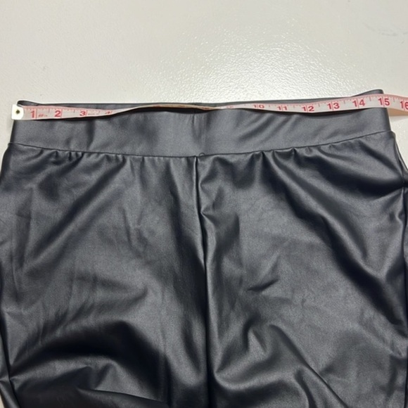 Torrid Platinum Black Faux Leather Stretch Lightweight Leggings size Torrid 00 - Picture 9 of 13